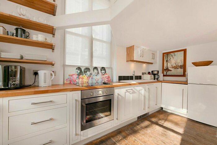 1 Bedroom Studio For Sale In Crescent Grove, Clapham Common South Side, London, SW4