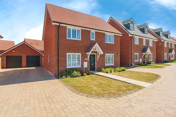 4 Bedroom Detached House For Sale In Nuthatch Grove, Wymondham, Norfolk, NR18