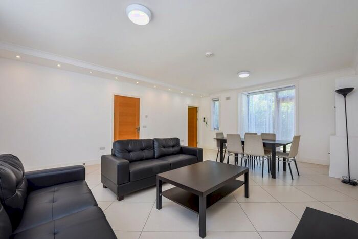 3 Bedroom Terraced House To Rent In Amherst Road, London, W13