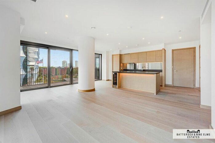 2 Bedroom Flat To Rent In Viaduct Gardens, London, SW11