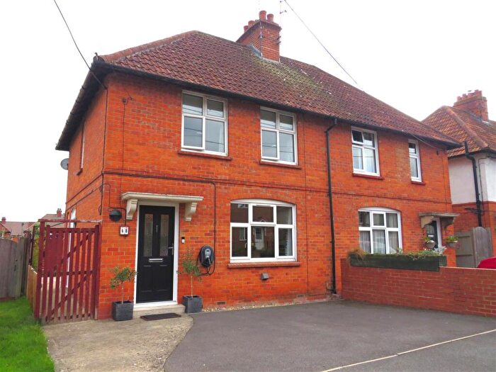 3 Bedroom Semi-Detached House For Sale In Bricksteed Avenue, Devizes, SN10