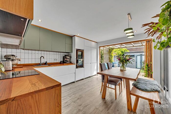 3 Bedroom Terraced House For Sale In Regency Court, Brentwood, CM14