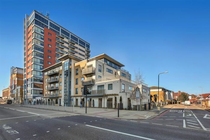 2 Bedroom Flat To Rent In Citygate House, Gants Hill, IG2