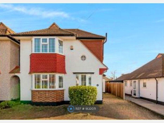 4 Bedroom Detached House To Rent In Burford Road, Worcester Park, KT4