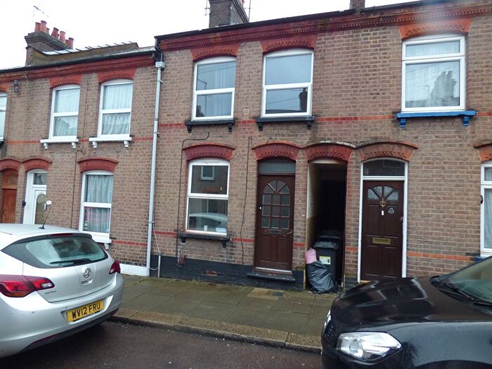 3 Bedroom Terraced House To Rent In Baker Street, Luton, LU1