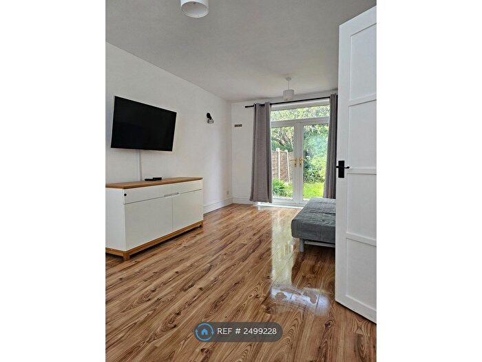2 Bedroom End Of Terrace House To Rent In Colbourne Grove, Hyde, SK14