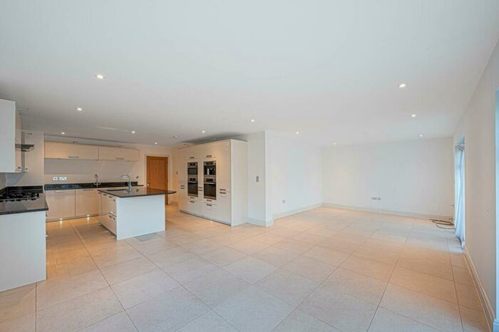 7 Bedroom House To Rent In Marsh Lane, Mill Hill, London, NW7