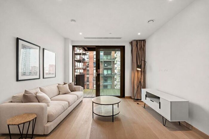 2 Bedroom Flat To Rent In Legacy Building, Viaduct Gardens, SW11
