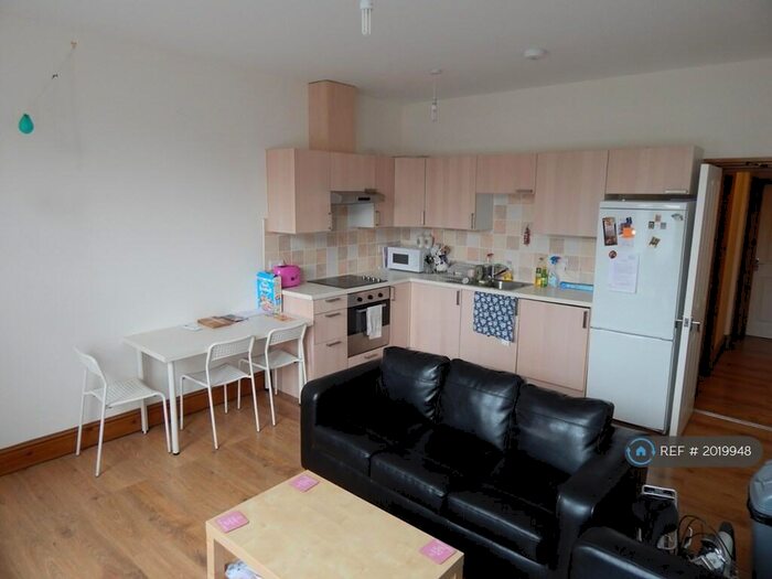 3 Bedroom Flat To Rent In Hyde Terrace, Leeds, LS2