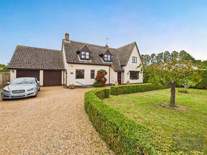 4 Bedroom Detached House For Sale In School Close, Norton, Bury St. Edmunds, IP31