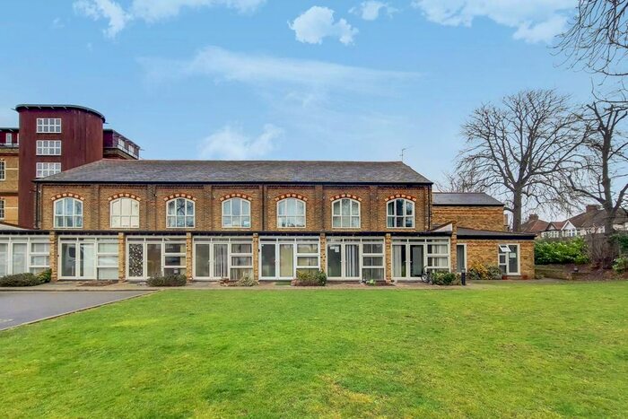 3 Bedroom Flat To Rent In Borough Road, Osterley, Isleworth, TW7