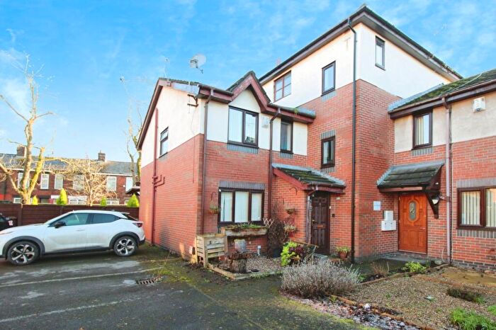 2 Bedroom Semi-Detached House To Rent In Greton Close, Manchester, Greater Manchester, M13