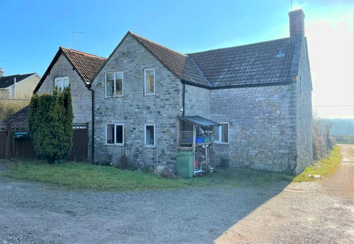 3 Bedroom Semi-Detached House For Sale In Wraxall, BA4