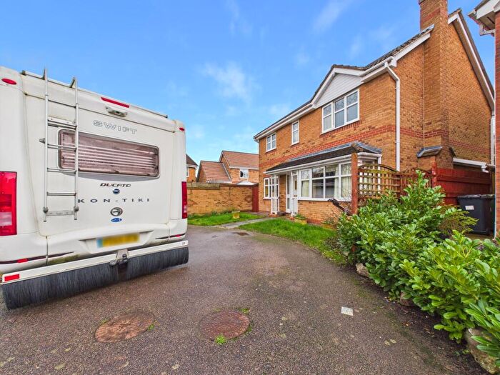 6 Bedroom Detached House For Sale In Alvis Drive, Yaxley, PE7