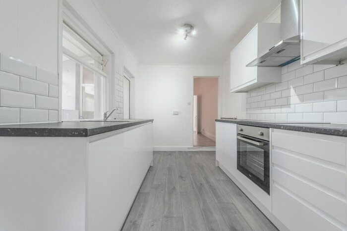 3 Bedroom Semi-Detached House To Rent In Warren Avenue, Shirley Warren, Southampton, Hampshire SO16