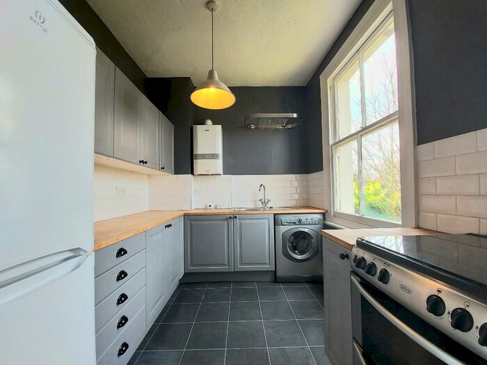 2 Bedroom Apartment To Rent In Western Road, Sutton, Surrey, SM1