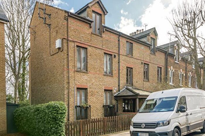 1 Bedroom Apartment For Sale In Holmesdale Road, London, N6