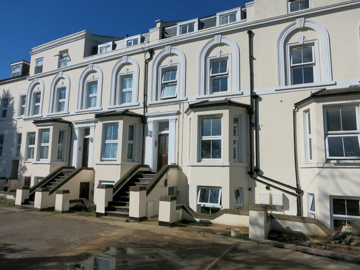 2 Bedroom Flat To Rent In Hook Road, Surbiton, KT6