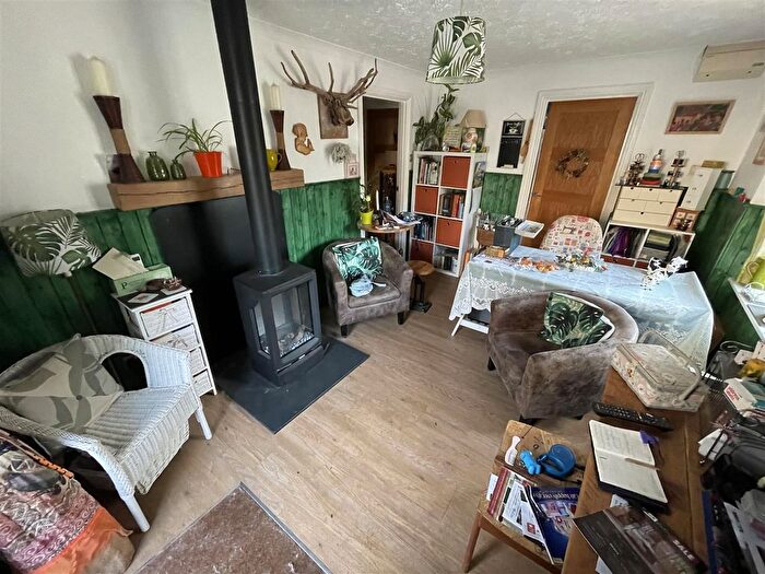 1 Bedroom Flat For Sale In East Street, Crewkerne, TA18