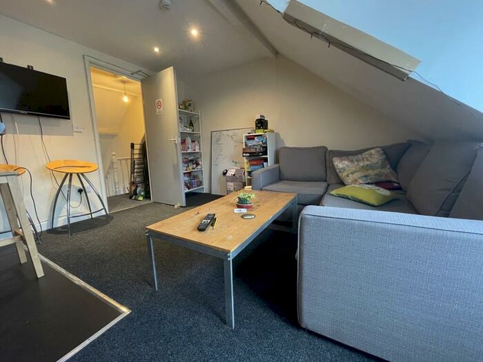 4 Bedroom Flat To Rent In Salisbury Road, Cathays, CF24