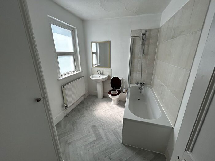 2 Bedroom End Of Terrace House To Rent In Merrywood Close, Southville, Bristol, BS3