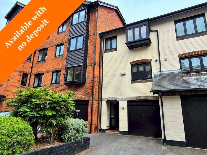 3 Bedroom Town House To Rent In Channel Way, Southampton, SO14