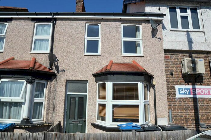 2 Bedroom Terraced House To Rent In Victoria Road, Coulsdon, CR5