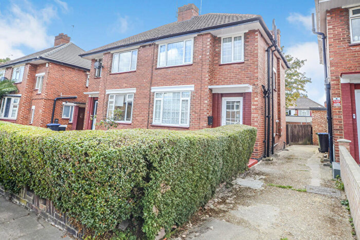 3 Bedroom Semi Detached House For Sale In Longley Avenue, Wembley, HA0