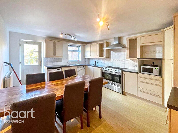 4 Bedroom Town House For Sale In Copenhagen Way, Norwich, NR3