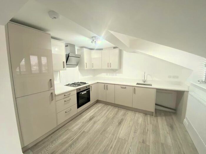 2 Bedroom Apartment To Rent In Old Woking, Surrey, GU22