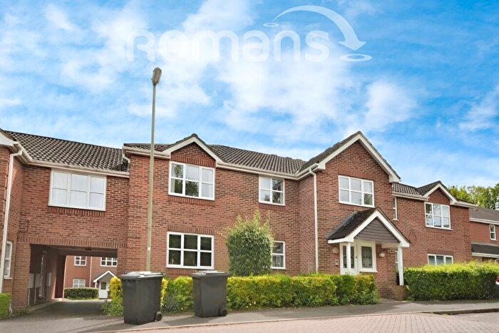 2 Bedroom Flat To Rent In Lime Gardens, RG21