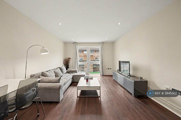 2 Bedroom Flat To Rent In Hoxton Square, London, N1