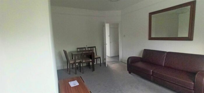 2 Bedroom Flat To Rent In Millway, London, NW7