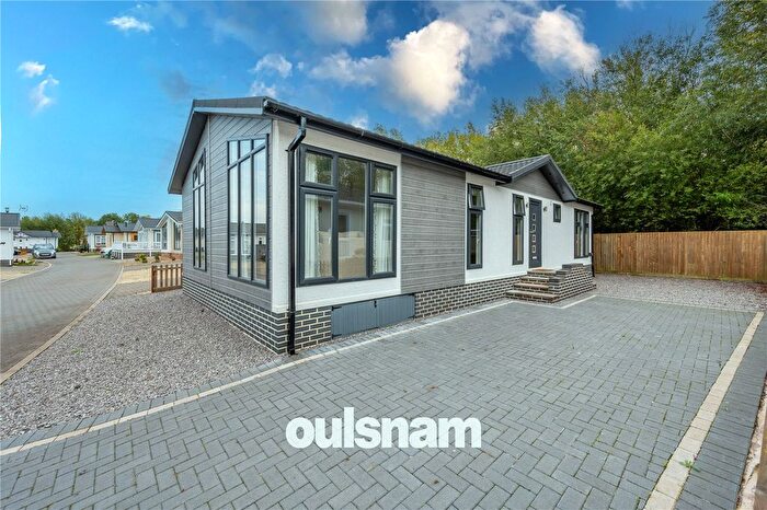 2 Bedroom Mobile/park Home For Sale In Station Road, Salford Priors, Evesham, Warwickshire, WR11