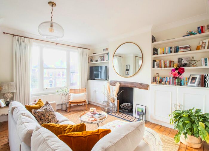 2 Bedroom Flat To Rent In Cavendish Road, London, SW12