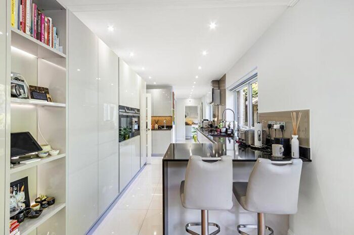 4 Bedroom Detached House For Sale In Bradgate, Cuffley, EN6