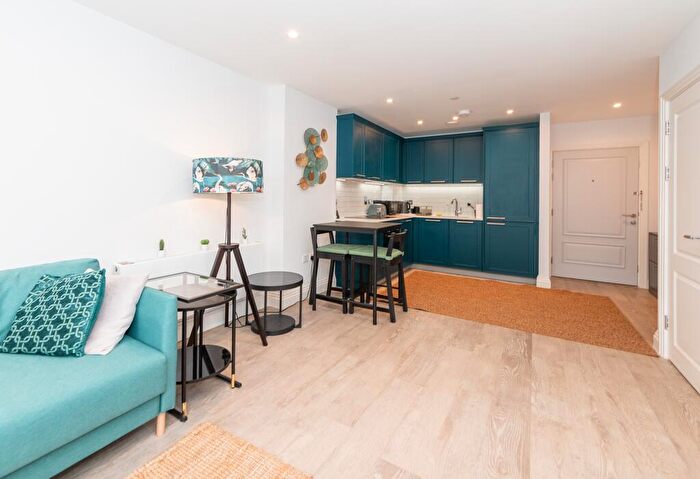 1 Bedroom Flat To Rent In Joseph Huntley Walk, Reading, RG1