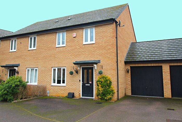 3 Bedroom Semi Detached House For Sale In Centurion Walk, Sandy, SG19