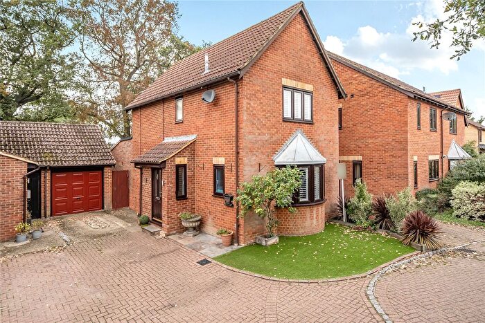 3 Bedroom Detached House For Sale In Walton On Thames, Surrey, KT12