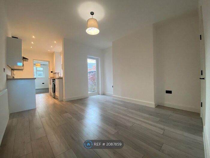 3 Bedroom Terraced House To Rent In Range Road, Stockport, SK3