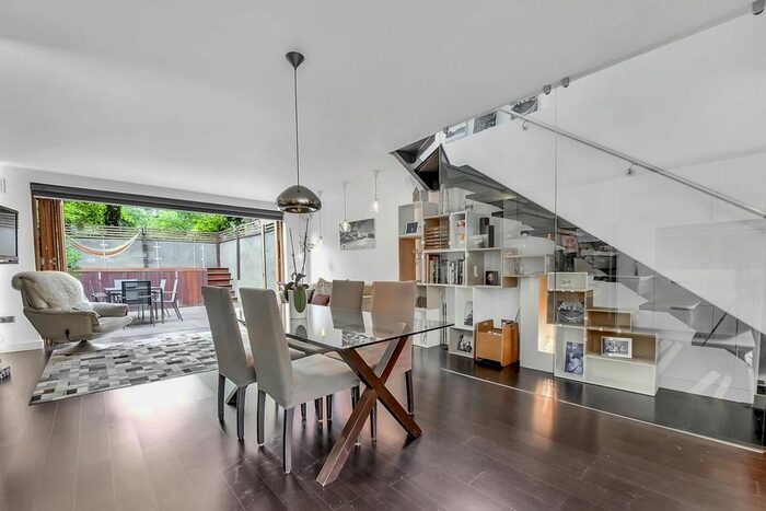 4 Bedroom Semi-Detached House To Rent In Buckstone Close, London, SE23