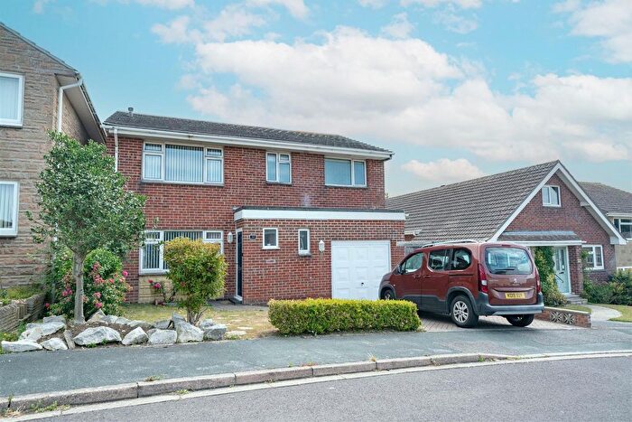 4 Bedroom Detached House For Sale In Hawthorn Close, Weymouth, DT4