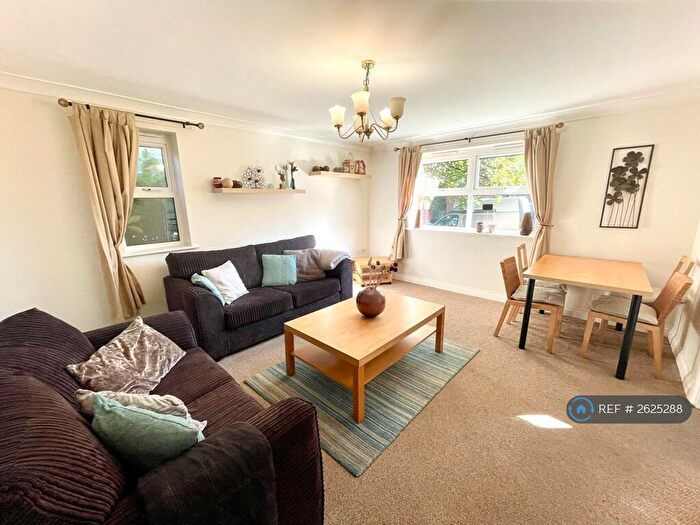 2 Bedroom Flat To Rent In Hamilton Court, Coventry, CV1