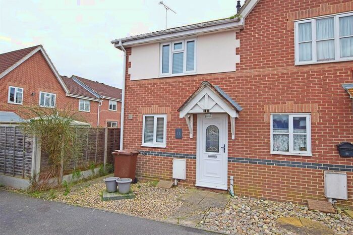 2 Bedroom End Of Terrace House To Rent In Shorefields, Rainham, Gillingham, ME8