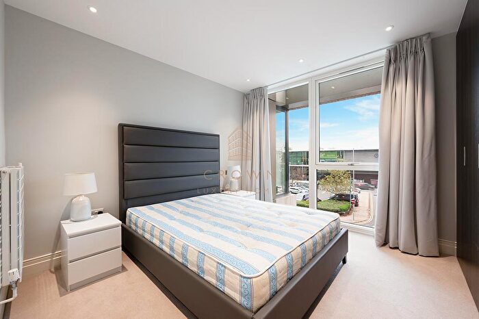 2 Bedroom Apartment To Rent In Queenshurst Square, Kingston Upon Thames, KT2