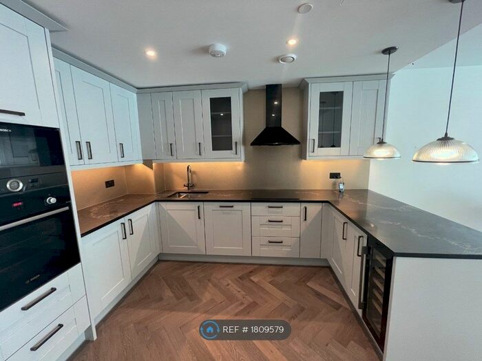 2 Bedroom Flat To Rent In Merino Gardens, London, E1W