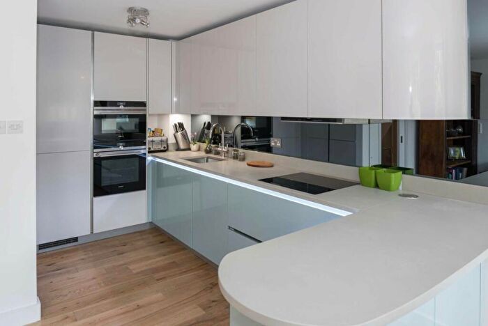 3 Bedroom Flat To Rent In Asher Way, Wapping, E1W