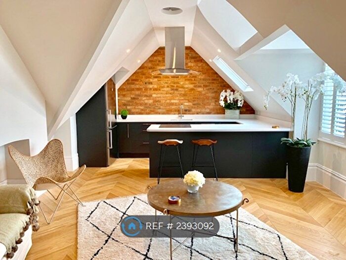 2 Bedroom Flat To Rent In Leverton, Weybridge, KT13