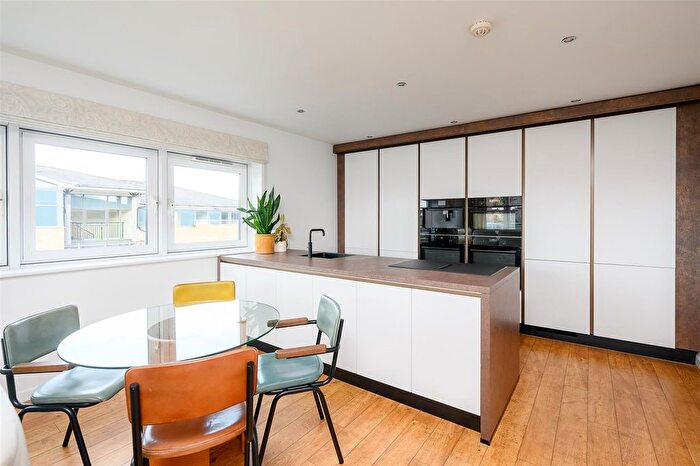 2 Bedroom Flat For Sale In Venice House, Eboracum Way, York, YO31