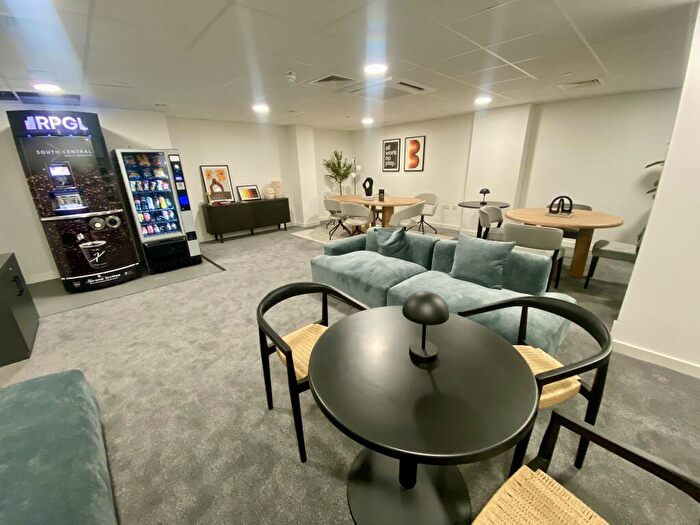 1 Bedroom Apartment To Rent In South Central, Essex Street, B5